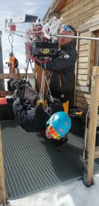 Exploitation de tyrolienne avec chariot autonome revenant en station pour limiter les manipulations et améliorer la sécurité